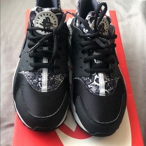 Nike Black Snake Print Huarache
